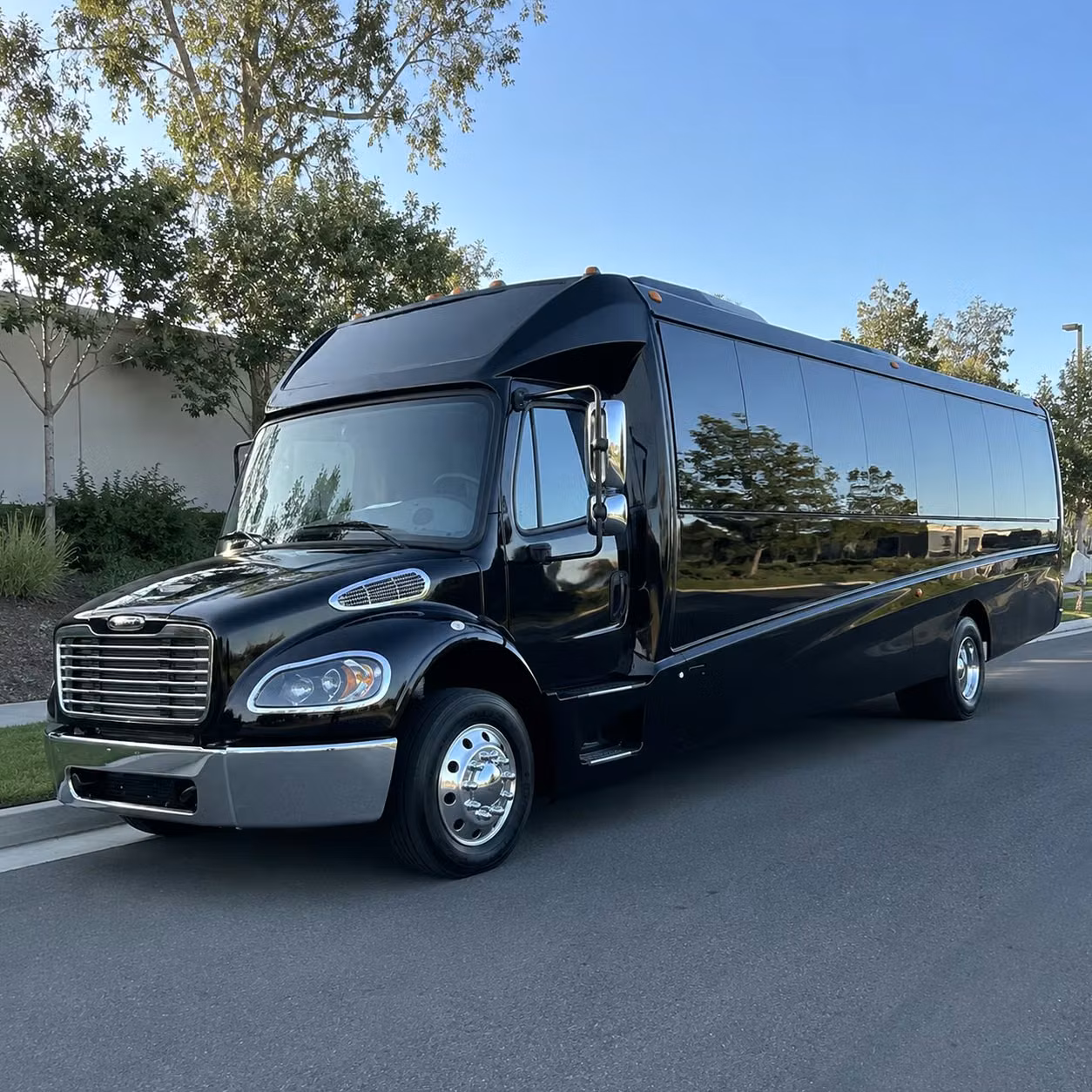 minibus rentals for smaller concert groups in compton